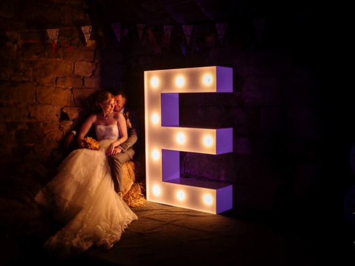 Светящиеся буквы на свадьбе