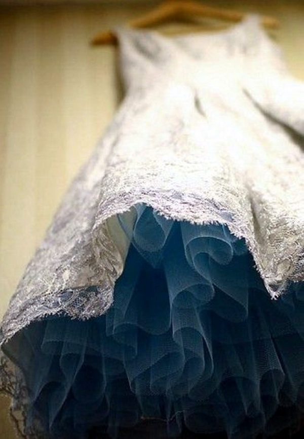 Синий подол свадебного платья