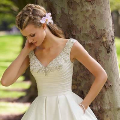 Как выбрать свадебное платье невесте с небольшой грудью