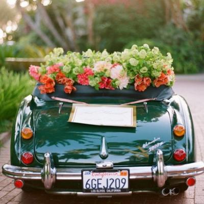 Как украсить машину на свадьбу недорого