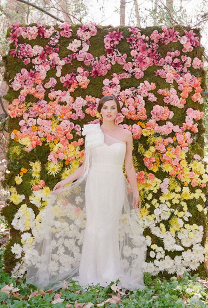 Цветочная стена на свадьбу