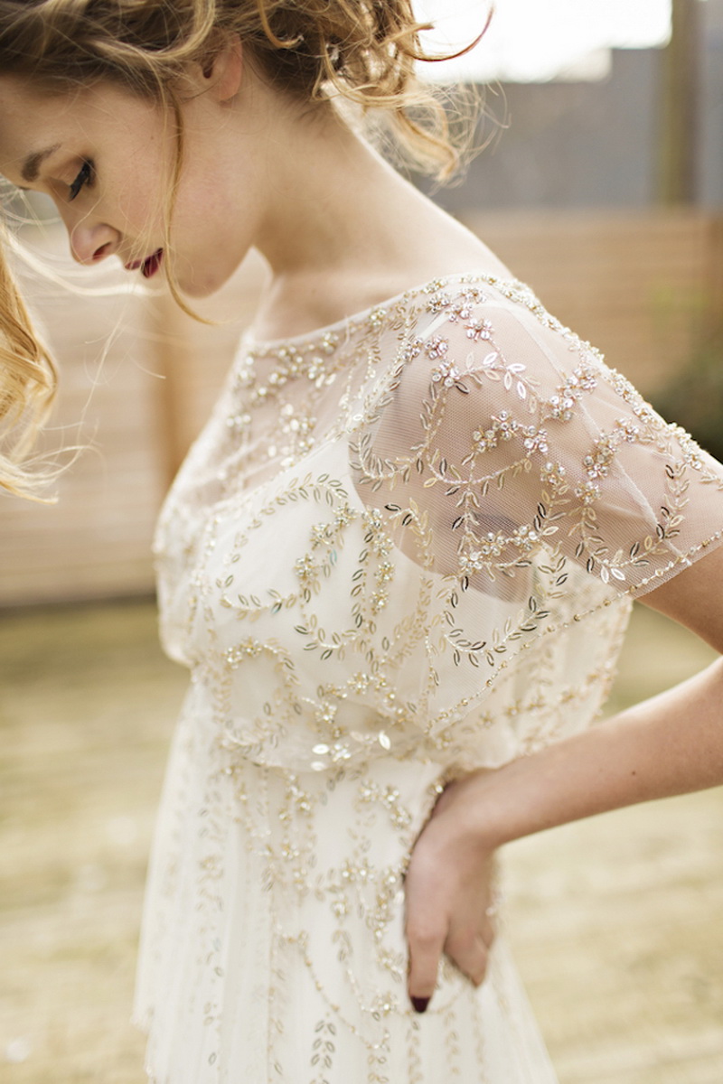 Платье на свадьбу в золотом цвете