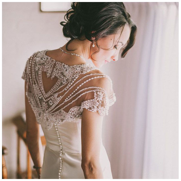 Свадебное платье с отделкой бисером
