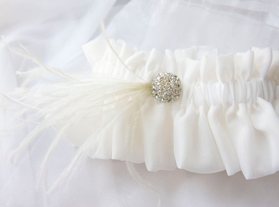 Белая подвязка на свадьбу