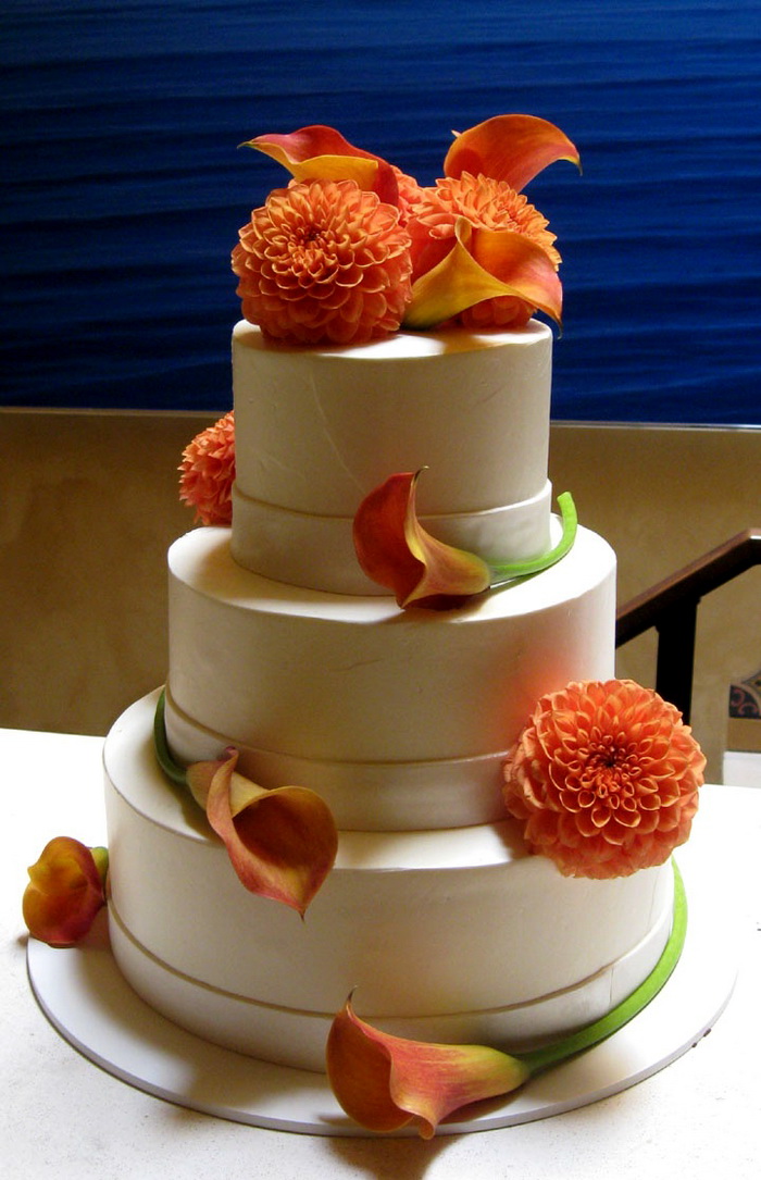 Осенний свадебный торт с цветами