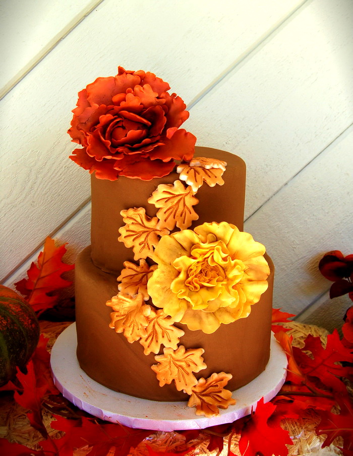 Осенний свадебный торт с цветами