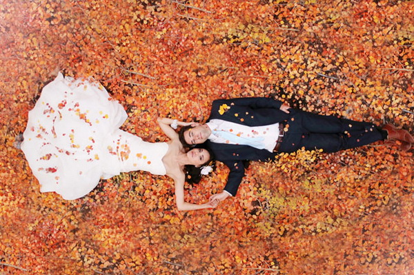 идеи для свадебной фотосессии осенью в листве