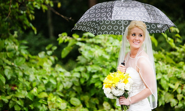 свадьба осенью фотосессия идеи в дождь