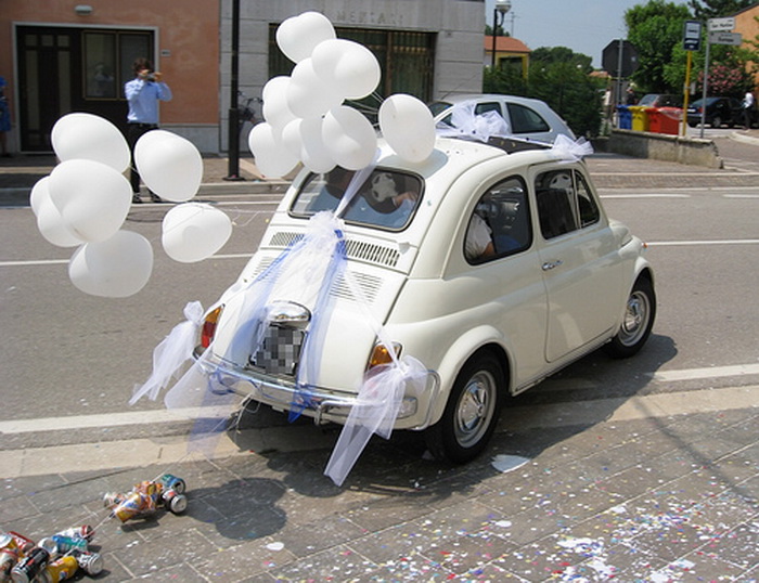 Украшение авто на свадьбу воздушными шарами